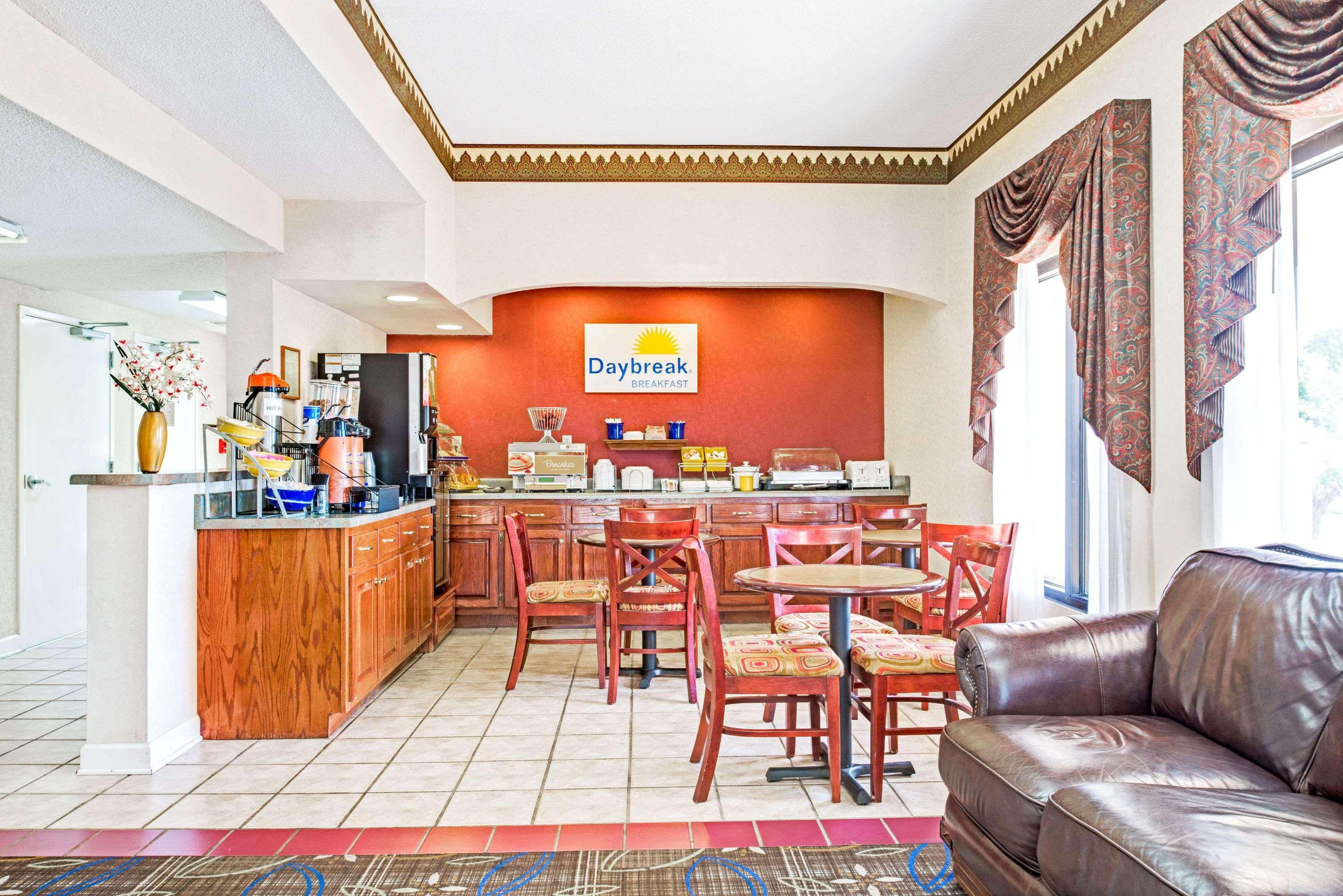 Days Inn By Wyndham Covington Extérieur photo
